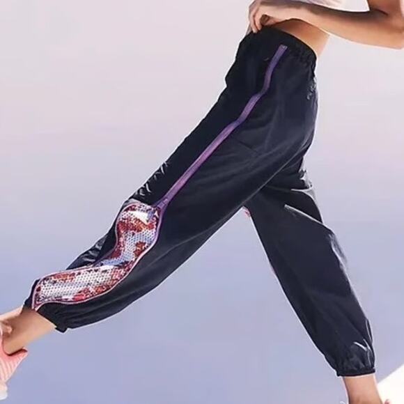 Free People Movement Womens Small Track Pants Three Pointer Navy Floral Side Zip - Picture 1 of 16